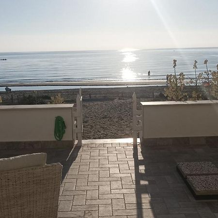 The Suite On The Beach Torvaianica Esterno foto