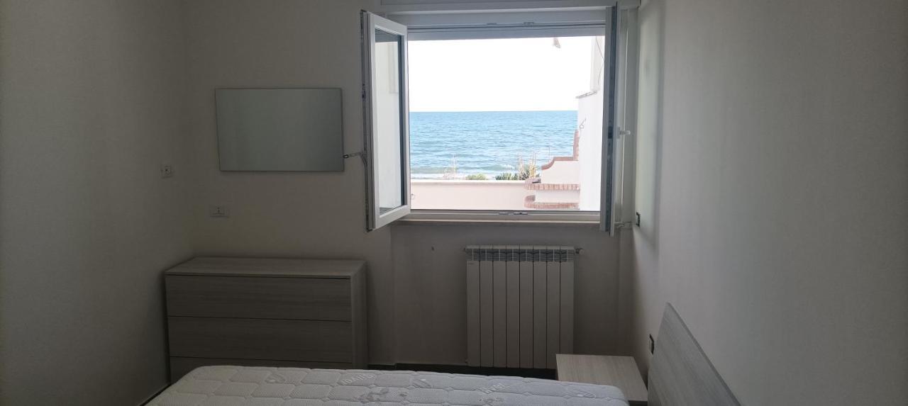The Suite On The Beach Torvaianica Esterno foto