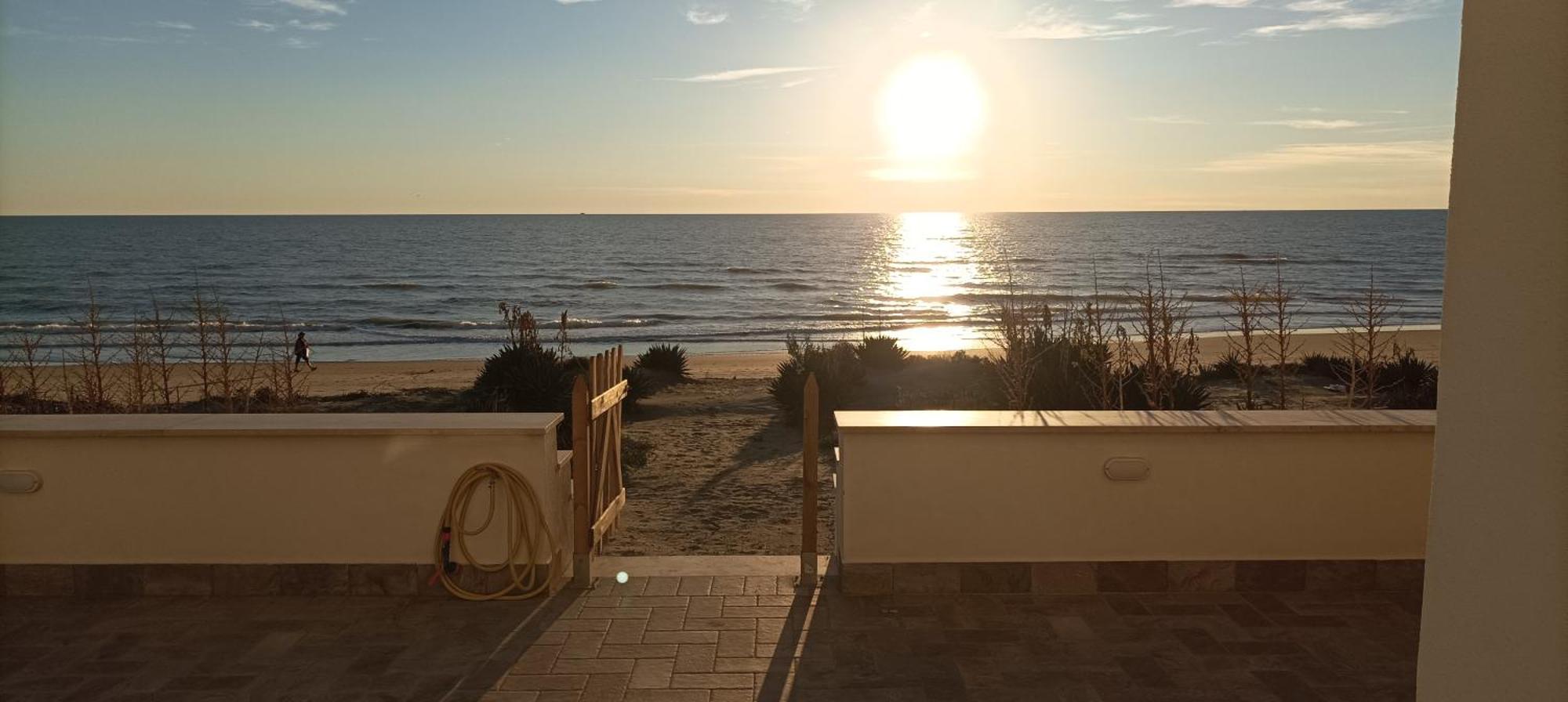 The Suite On The Beach Torvaianica Esterno foto