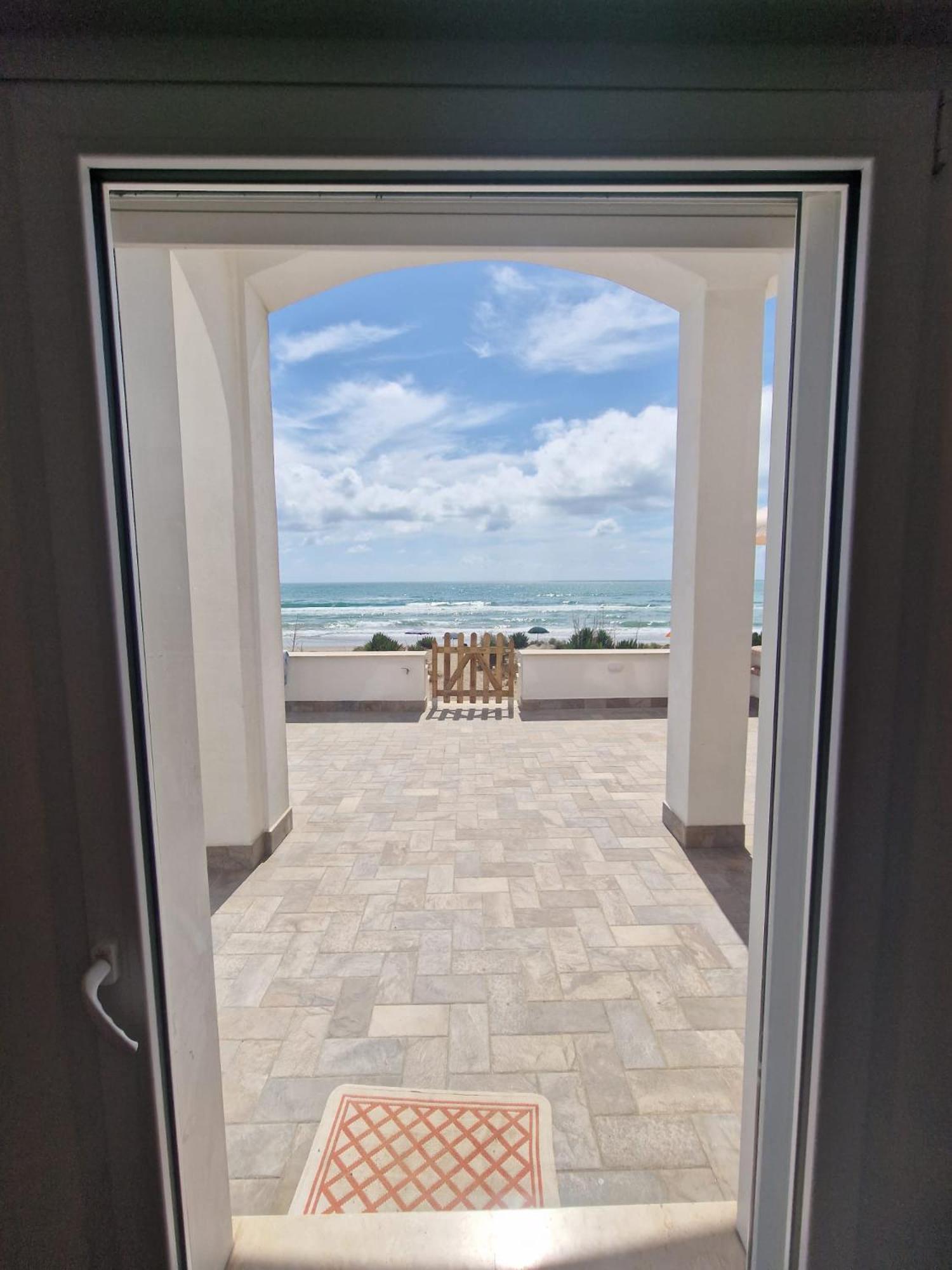 The Suite On The Beach Torvaianica Esterno foto