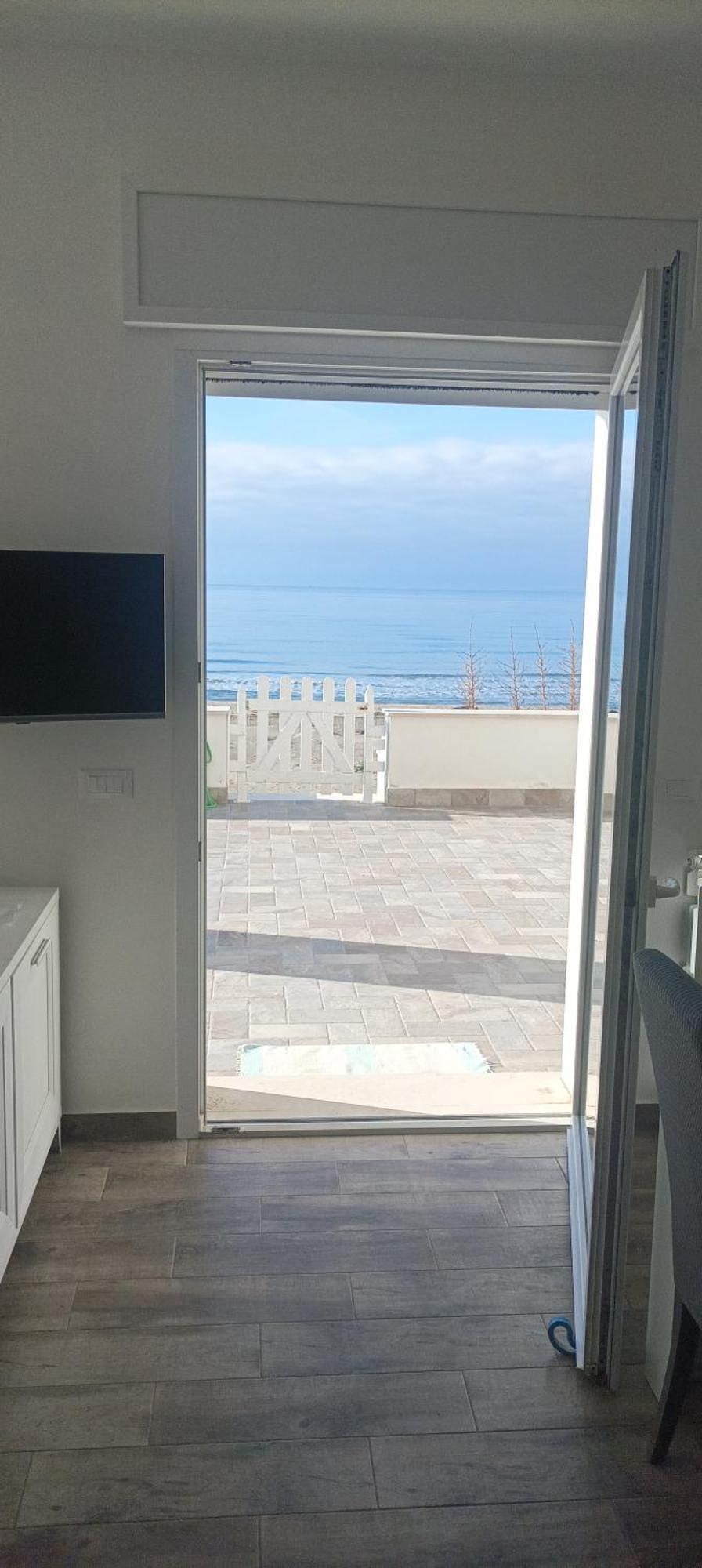 The Suite On The Beach Torvaianica Esterno foto