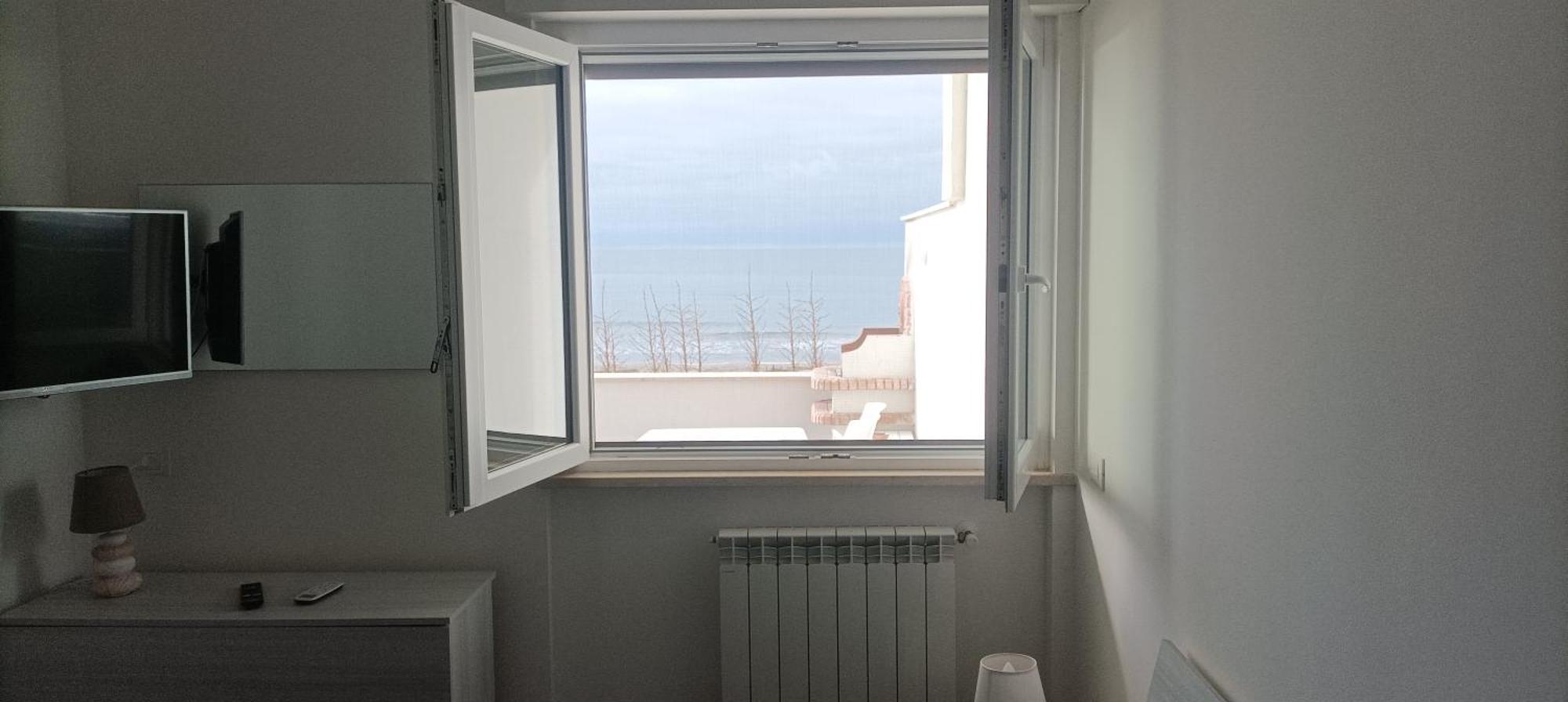 The Suite On The Beach Torvaianica Esterno foto